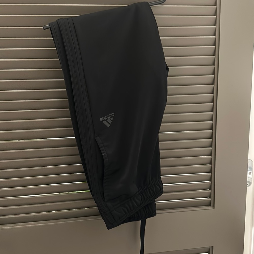 Adidas soccer pants no zipper men’s size small. Mildly worn.